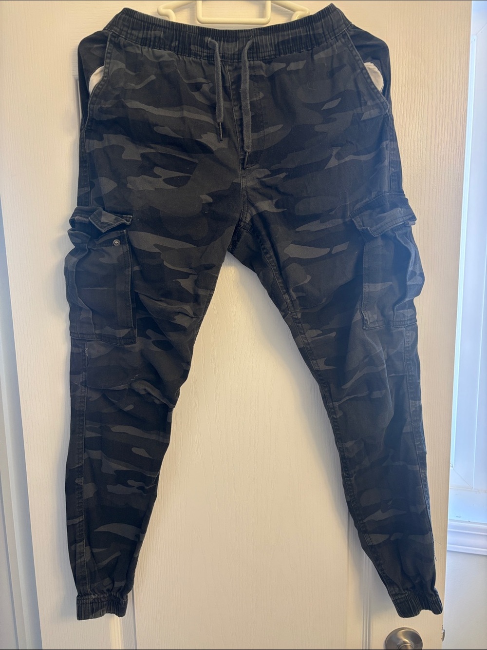 Men’s Aeropostale jogger pants size Small